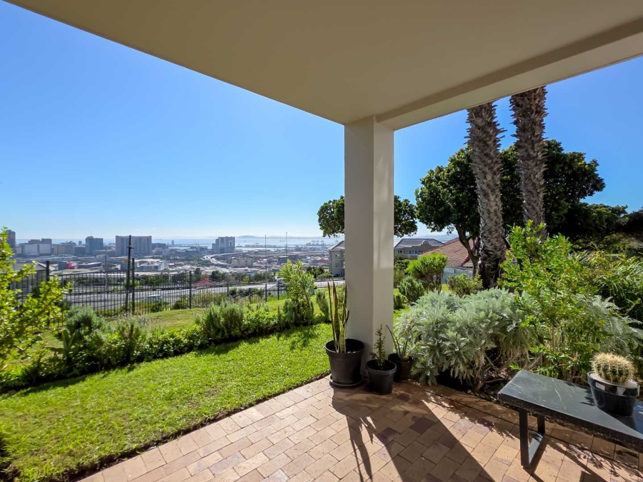 2 Bedroom Property for Sale in Vredehoek Western Cape
